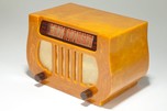 Catalin DeWald ”Harp” A-501 Radio in Marbled Sand w/ Brown Pinwheel Knobs